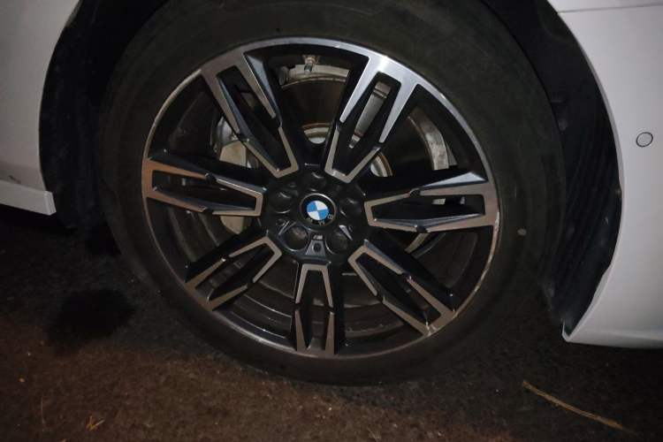 Used BMW 5 Series 2024 530i Leading Model M Sport Package Right Front Wheel Hub