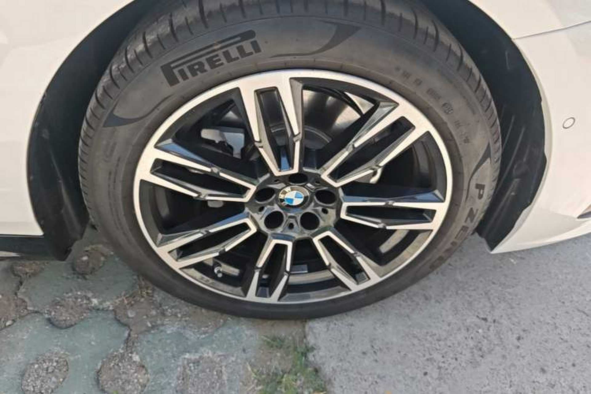 Used BMW 5 Series 2024 525i M Sport Package Right Front Wheel Hub