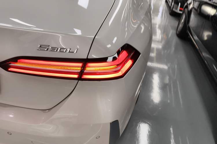 Used BMW 5 Series 2024 530Li Leading Luxury Package Right Rear Taillight