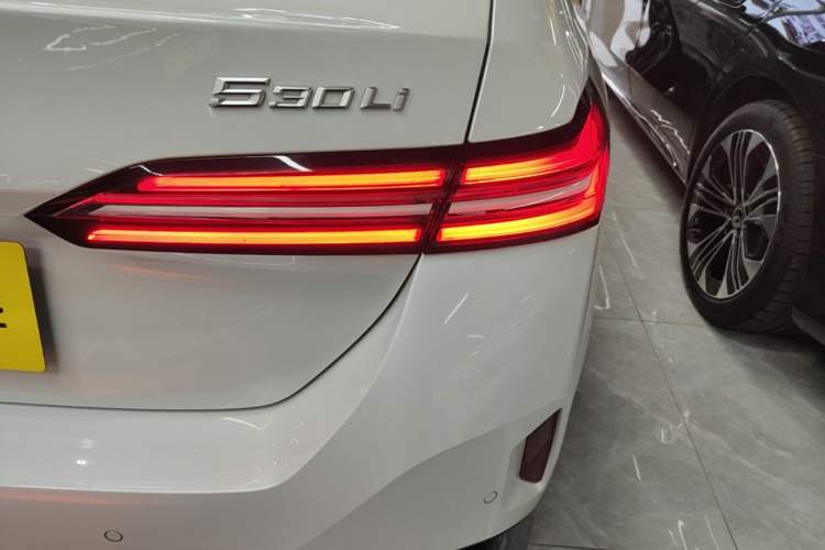 Used BMW 5 Series 2024 530Li Leading Model M Sport Package Right Rear Taillight