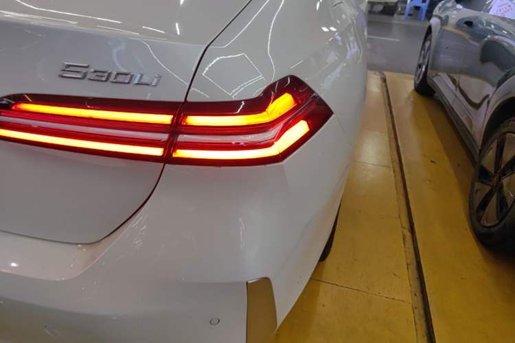Used BMW 5 Series 2024 530Li Leading Luxury Package Right Rear Taillight