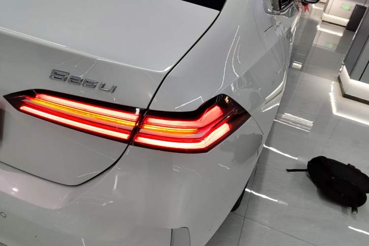 Used BMW 5 Series 2024 525Li Luxury Package Right Rear Taillight