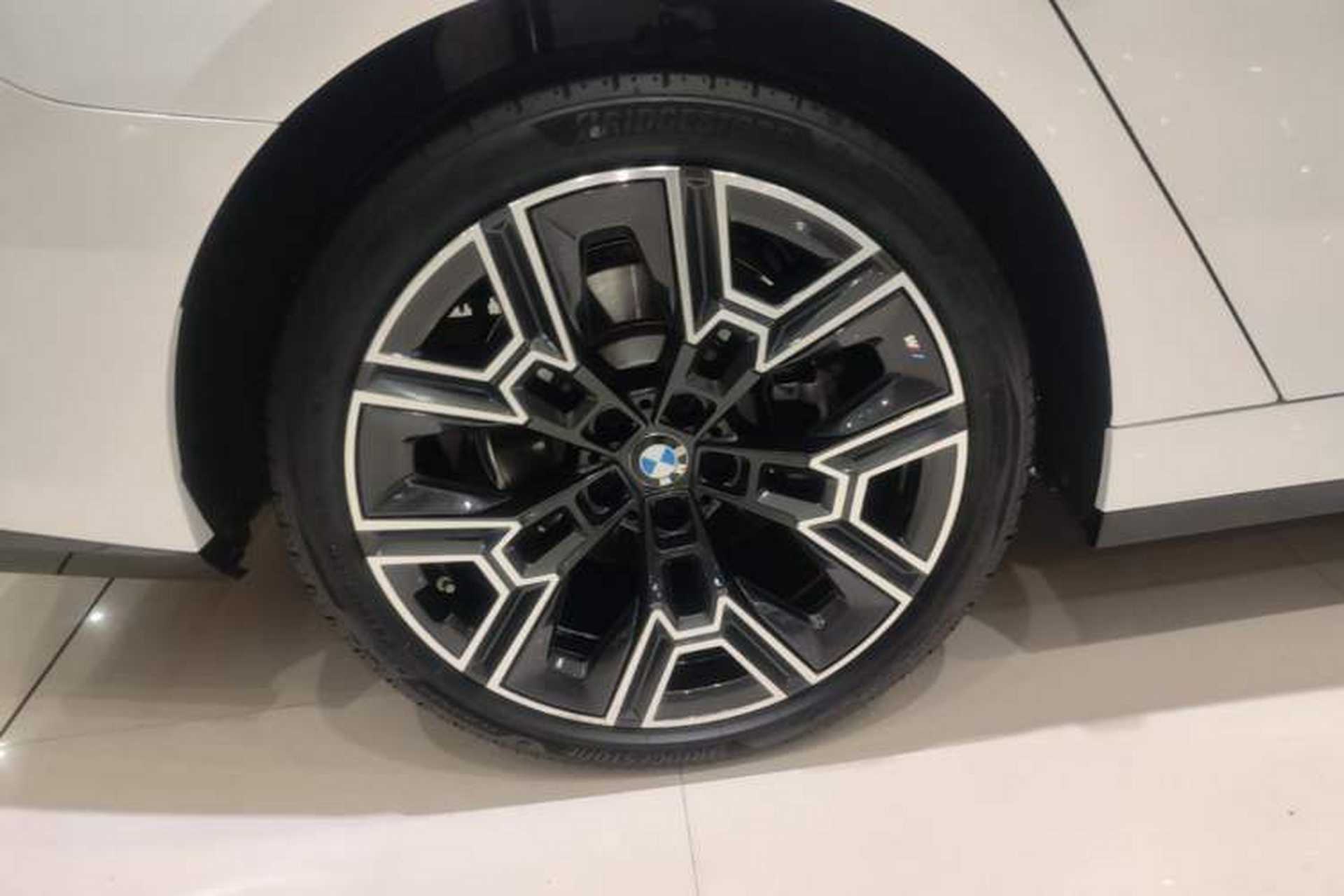 Used BMW 5 Series 2024 530Li Luxury Edition M Sport Package Right Rear Wheel Hub