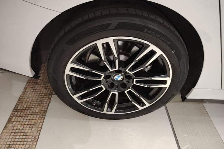 Used BMW 5 Series 2024 525Li M Sport Package Right Rear Wheel Hub
