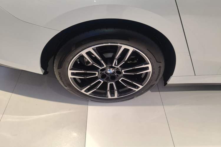 Used BMW 5 Series 2024 530Li Leading Model M Sport Package Right Rear Wheel Hub