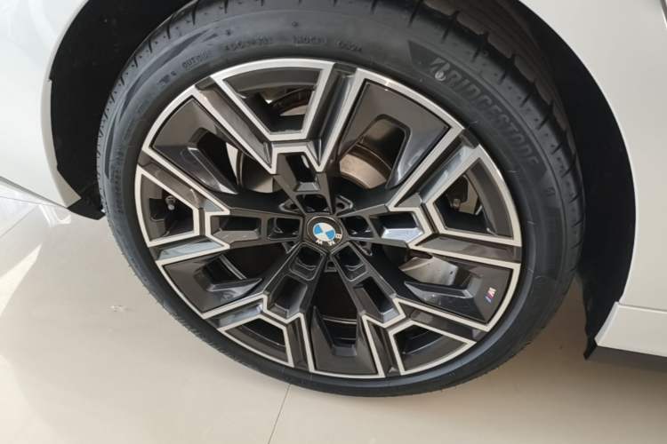 Used BMW 5 Series 2024 530Li Luxury Edition M Sport Package Right Rear Wheel Hub