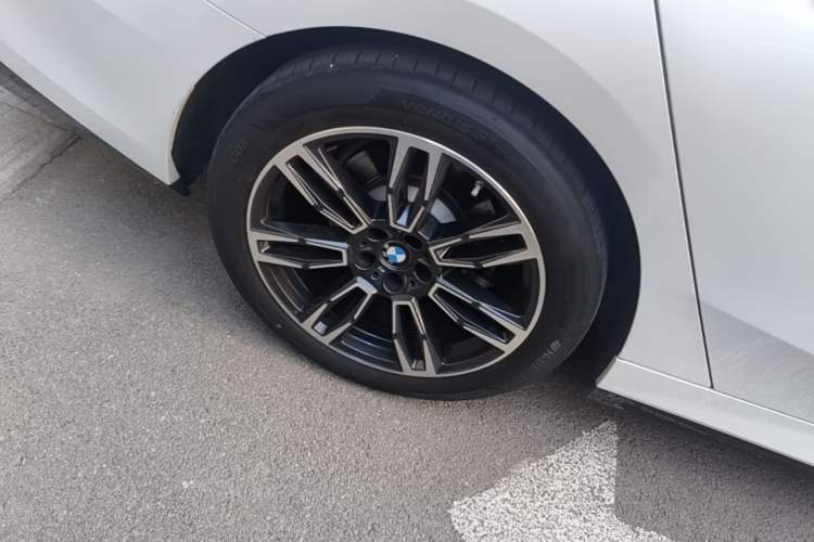 Used BMW 5 Series 2024 525Li M Sport Package Right Rear Wheel Hub