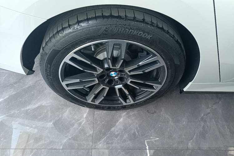 Used BMW 5 Series 2024 530Li xDrive M Sport Package Right Rear Wheel Hub