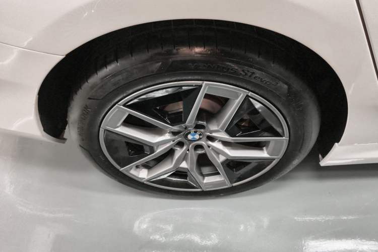 Used BMW 5 Series 2024 530Li Leading Luxury Package Right Rear Wheel Hub