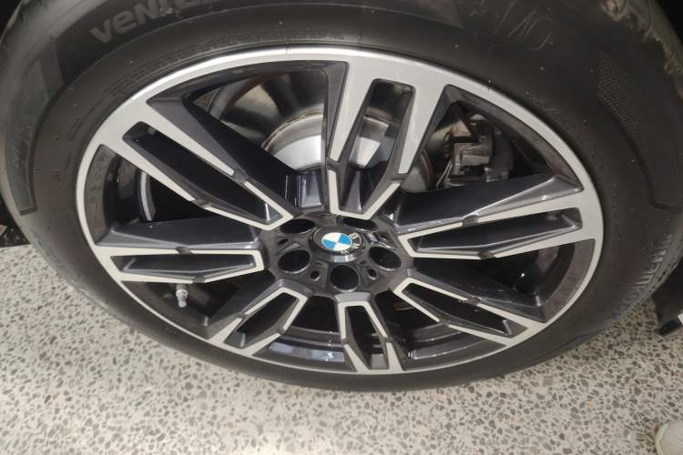 Used BMW 5 Series 2024 530Li Leading Model M Sport Package Right Rear Wheel Hub