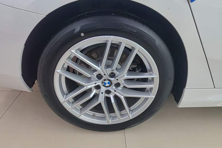 Used BMW 5 Series 2024 525Li Luxury Package Right Rear Wheel Hub