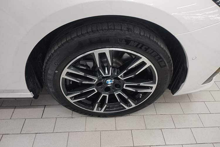 Used BMW 5 Series 2024 525Li M Sport Package Right Rear Wheel Hub