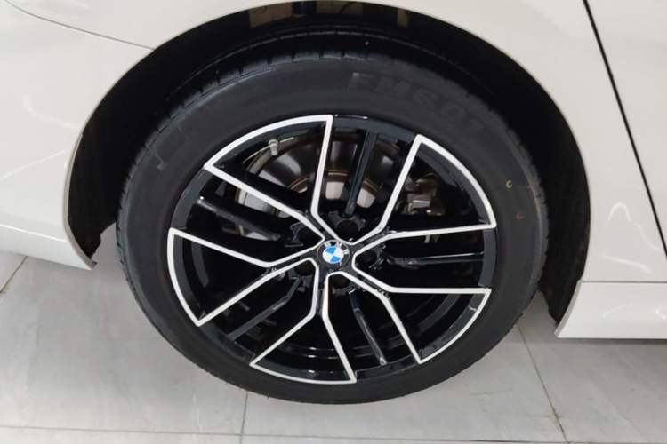 Used BMW 5 Series 2024 525Li Luxury Package Right Rear Wheel Hub