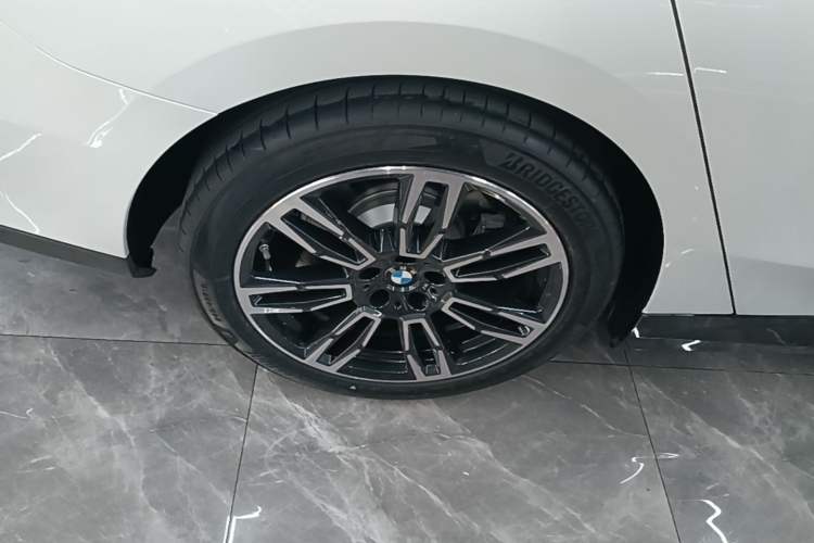 Used BMW 5 Series 2024 525i M Sport Package Right Rear Wheel Hub