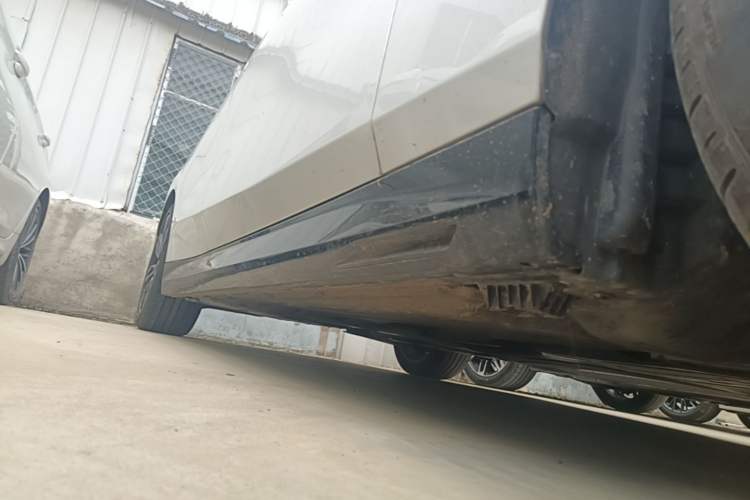 Used BMW 5 Series 2024 525i M Sport Package Right Side Sill