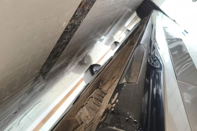 Used BMW 5 Series 2024 530Li Luxury Edition M Sport Package Right Side Sill