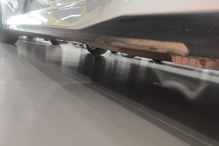 Used BMW 5 Series 2024 530Li Leading Model M Sport Package Right Side Sill