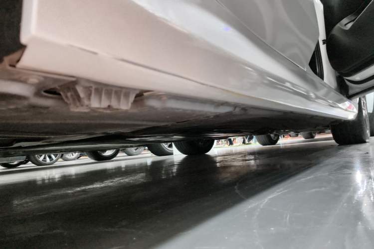 Used BMW 5 Series 2024 530Li Leading Luxury Package Right Side Sill