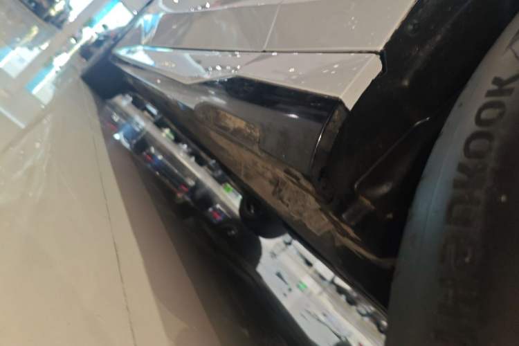 Used BMW 5 Series 2024 525Li M Sport Package Right Side Sill