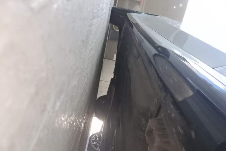 Used BMW 5 Series 2024 525Li M Sport Package Right Side Sill