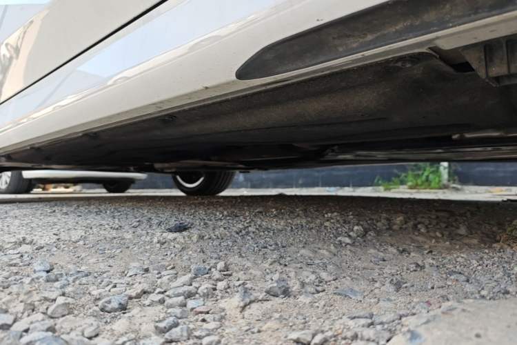 Used BMW 5 Series 2024 530Li Leading Luxury Package Right Side Sill