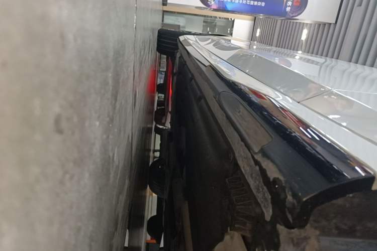 Used BMW 5 Series 2024 525Li M Sport Package Right Side Sill