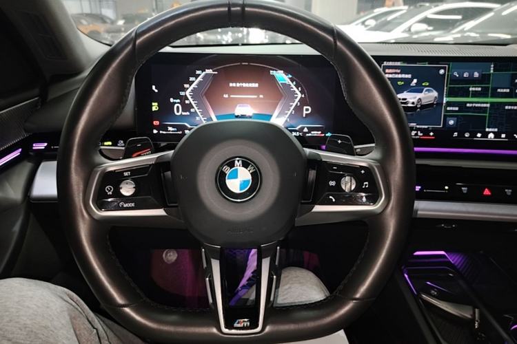 Used BMW 5 Series 2024 525Li M Sport Package Steering Wheel