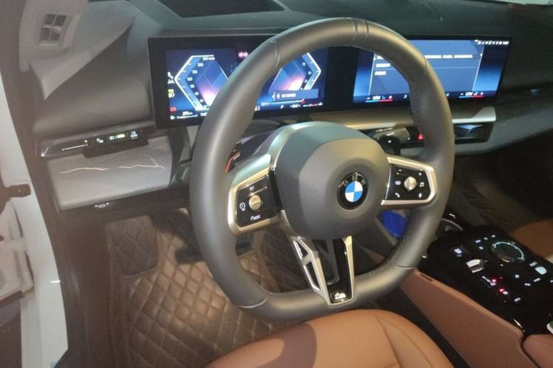 Used BMW 5 Series 2024 530Li Luxury Edition M Sport Package Steering Wheel