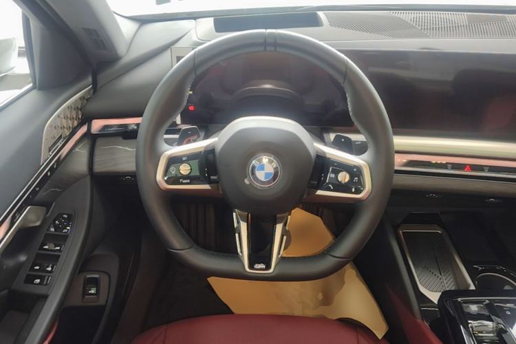 Used BMW 5 Series 2024 530Li Luxury Edition M Sport Package Steering Wheel