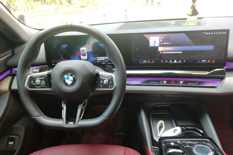 Used BMW 5 Series 2024 525Li M Sport Package Steering Wheel