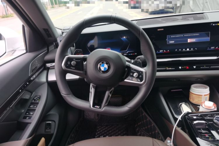 Used BMW 5 Series 2024 525Li M Sport Package Steering Wheel