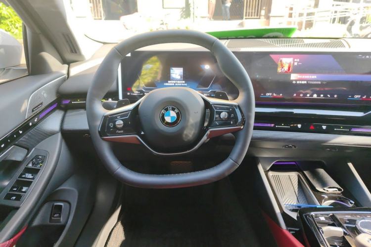 Used BMW 5 Series 2024 525Li Luxury Package Steering Wheel