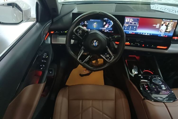 Used BMW 5 Series 2024 525Li M Sport Package Steering Wheel