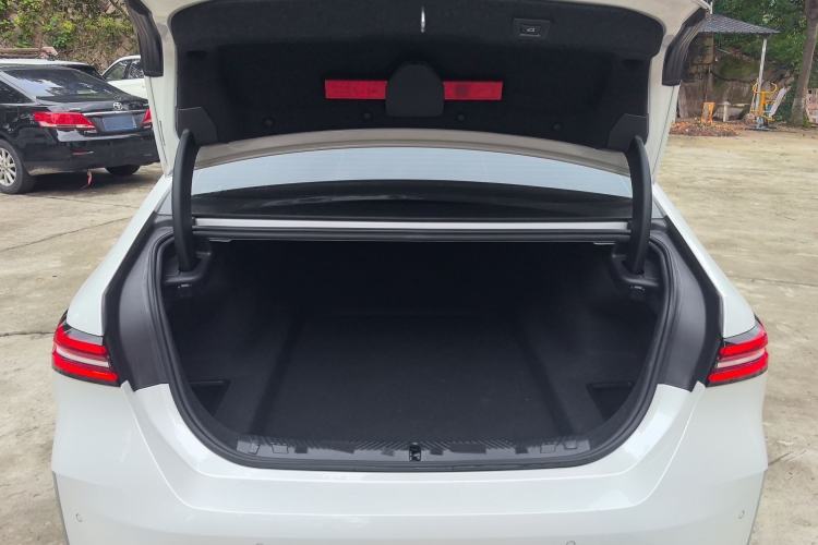 Used BMW 5 Series 2024 525Li Luxury Package Trunk