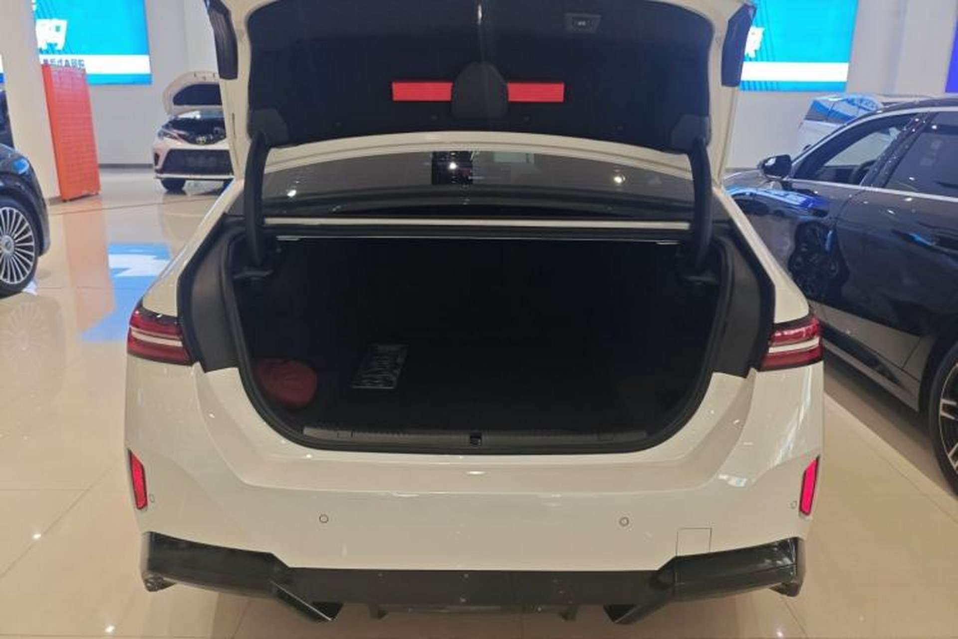 Used BMW 5 Series 2024 525Li M Sport Package Trunk