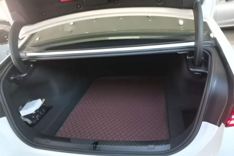 Used BMW 5 Series 2024 525Li M Sport Package Trunk