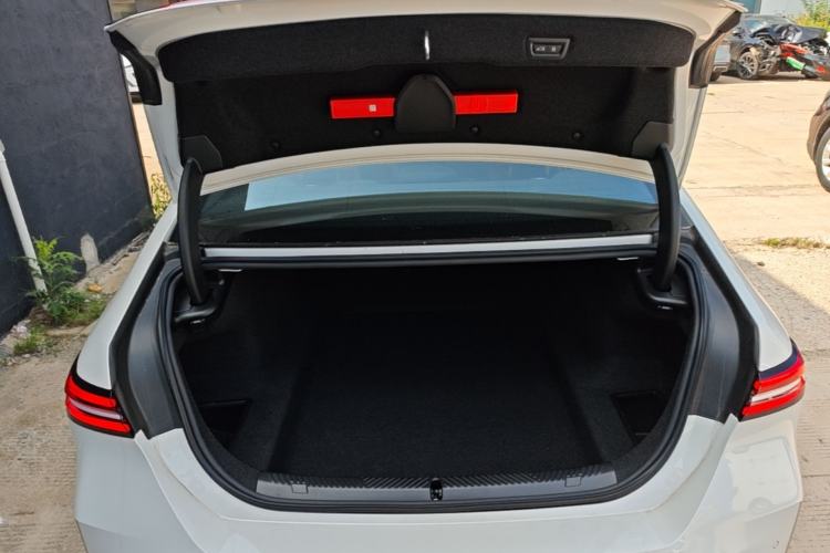 Used BMW 5 Series 2024 530Li Leading Luxury Package Trunk