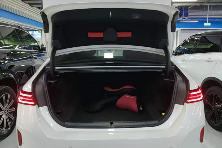 Used BMW 5 Series 2024 525Li M Sport Package Trunk