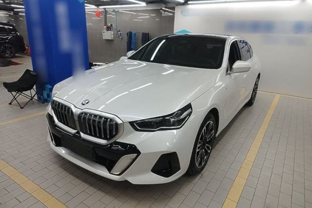 Used BMW 5 Series 2024 525Li M Sport Package