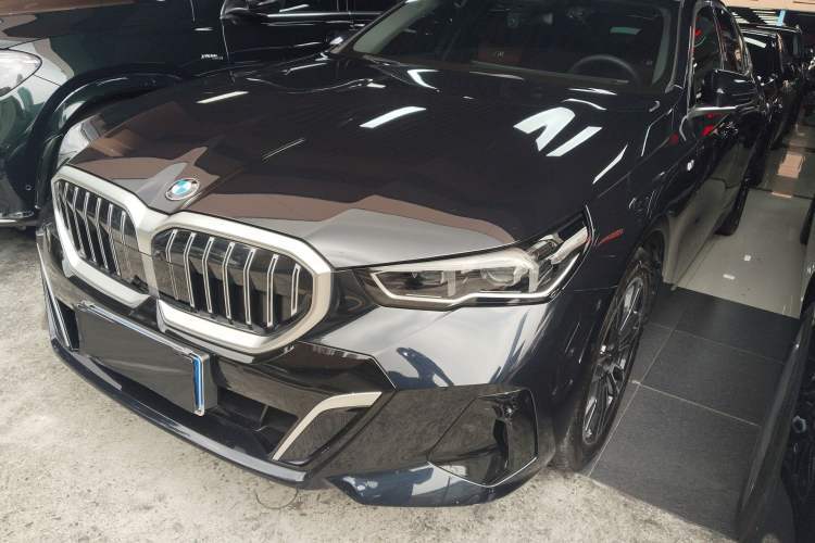 Used BMW 5 Series 2025 530Li Leading Model M Sport Package Guazi used car, China used car export, Used car for sale, Used cars, Cheapest cars for sale