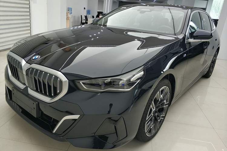 Used BMW 5 Series 2025 530Li Luxury Edition M Sport Package Guazi used car, China used car export, Used car for sale, Used  cars, Cheapest cars for sale