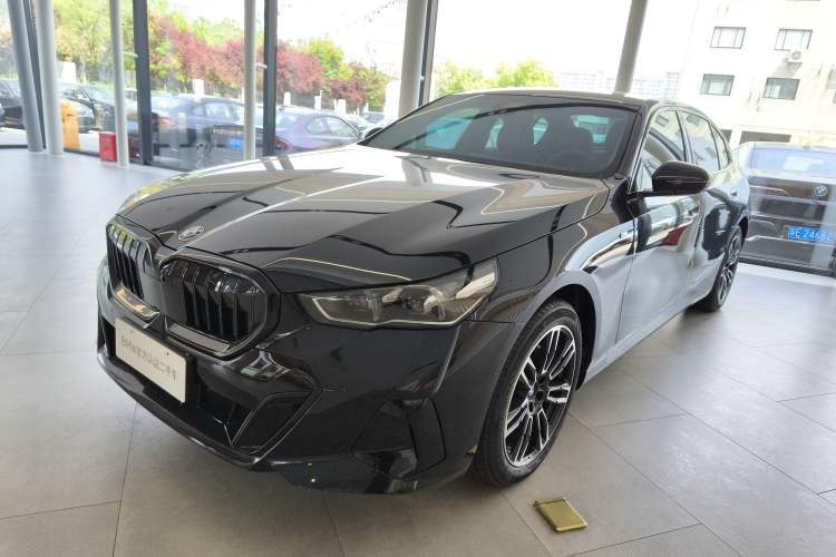Used BMW 5 Series 2025 530Li Leading Model M Sport Package Guazi used car, China used car export, Used car for sale, Used cars, Cheapest cars for sale
