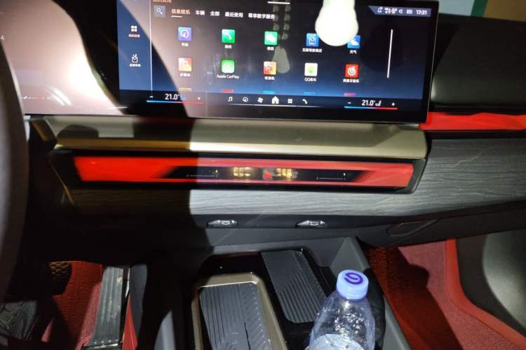 Used BMW 5 Series 2025 530Li Luxury Edition M Sport Package Audio And AC Panel
