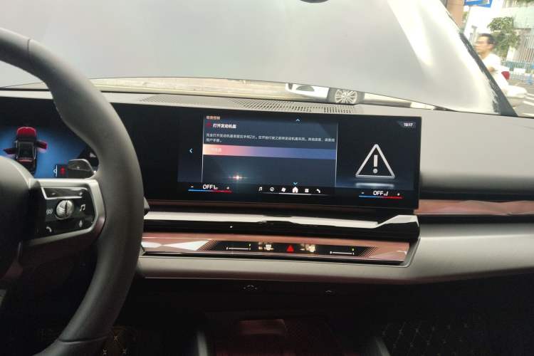 Used BMW 5 Series 2025 530Li Leading Model M Sport Package Audio And AC Panel