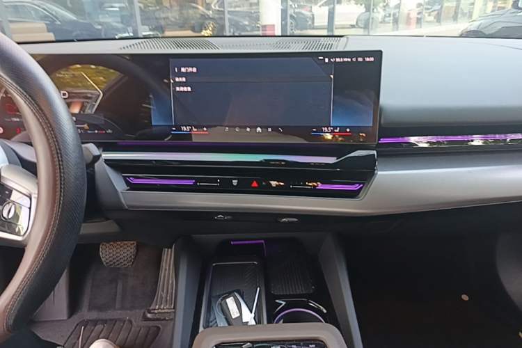 Used BMW 5 Series 2025 525Li M Sport Package Audio And AC Panel