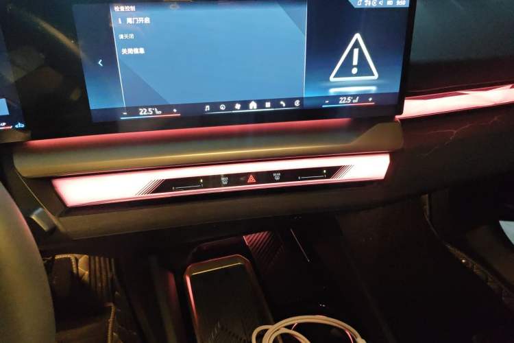 Used BMW 5 Series 2025 530Li Luxury Edition M Sport Package Audio And AC Panel