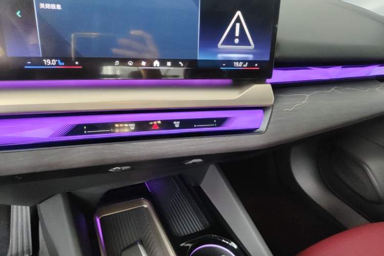 Used BMW 5 Series 2025 530Li Luxury Edition M Sport Package Audio And AC Panel