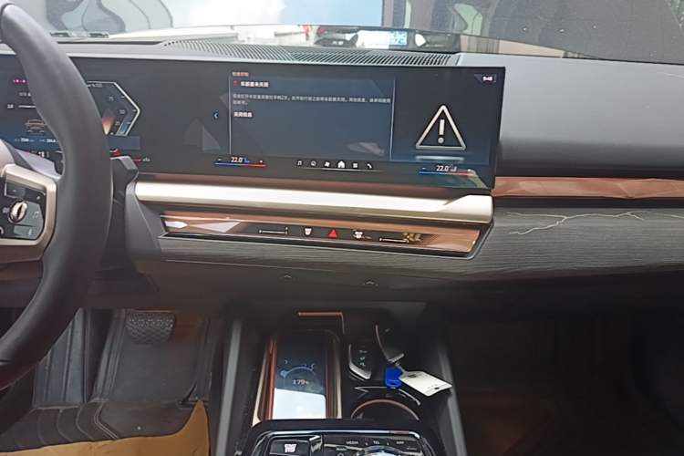 Used BMW 5 Series 2025 530Li Luxury Edition M Sport Package Audio And AC Panel