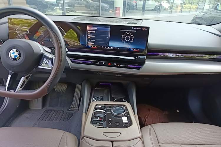 Used BMW 5 Series 2025 525Li M Sport Package Audio And AC Panel