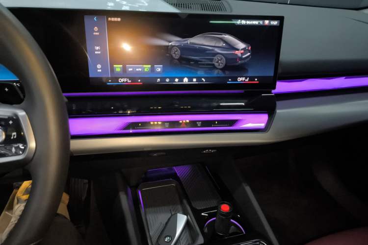 Used BMW 5 Series 2025 530Li Leading Model M Sport Package Audio And AC Panel